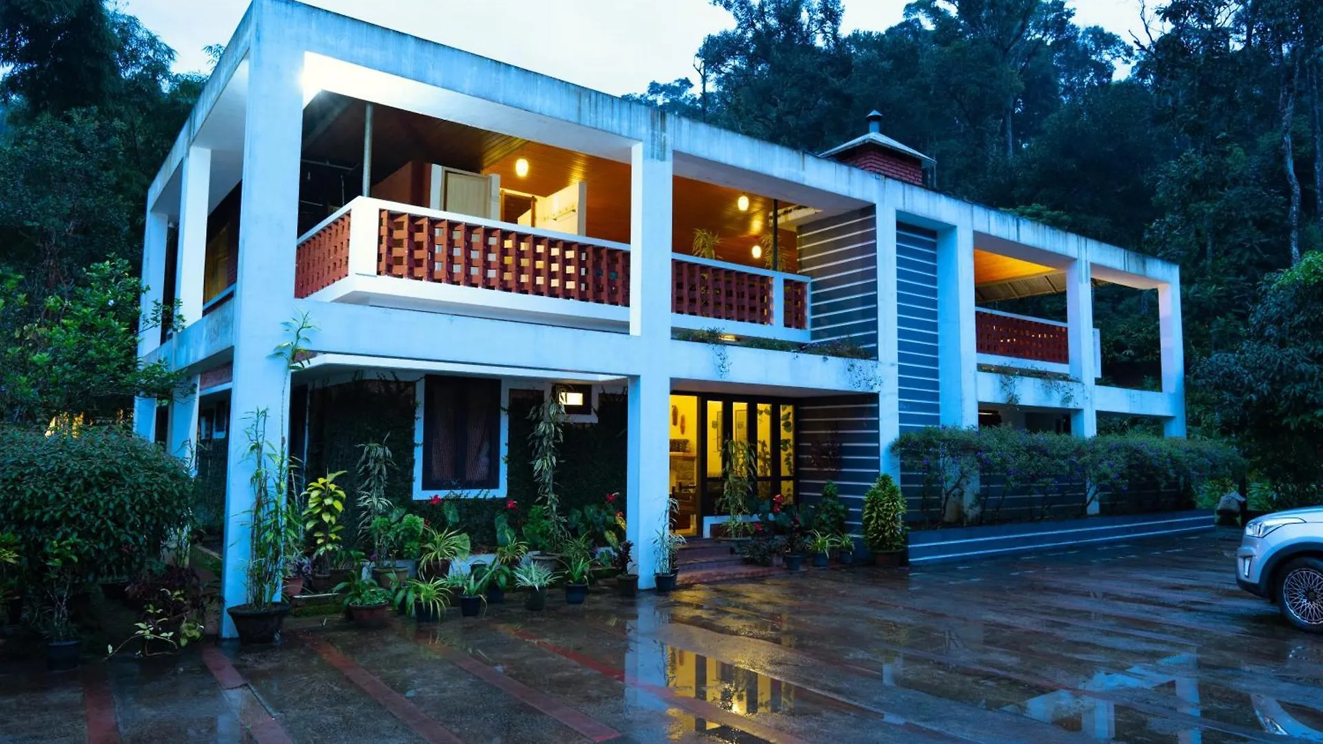 Hotel Falling Waters Munnar